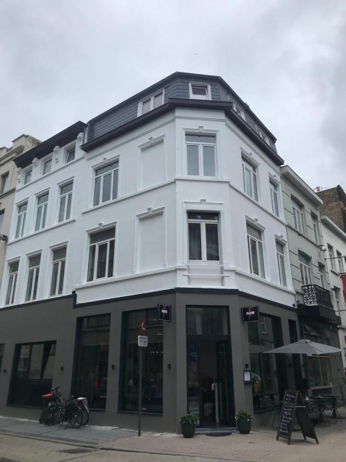 ETAGE 2 - appartement in centrum, 300m van zee mét parking Ostende Exterior foto